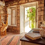 Morisi Avlu ألاتشاتي