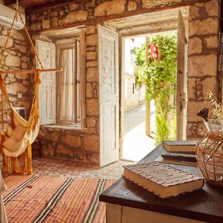 Morisi Avlu אלאקאטי