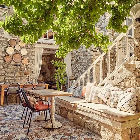 Morisi Avlu Alacati